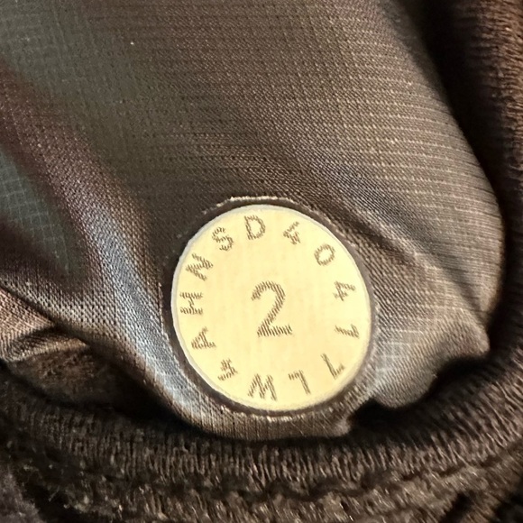 Lululemon Down For A Run Vest II Size 2 - Black - Picture 6 of 6